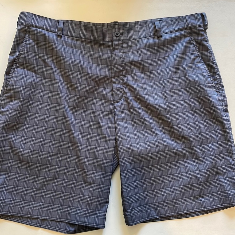Nike dri fit golf shorts black and gray size 42